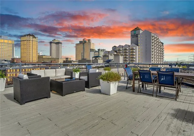 21st image of 402 Julia St #302, New Orleans, LA 70130 | MLS# 2564680