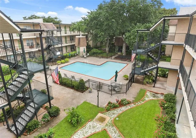 Homes for sale in Metairie, LA | 2732 Whitney Pl #203, Metairie, LA 70002 | MLS# 2563939