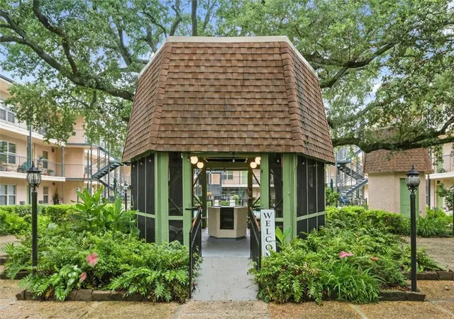 Homes for sale in Metairie, LA | 2732 Whitney Pl #203, Metairie, LA 70002 | MLS# 2563939