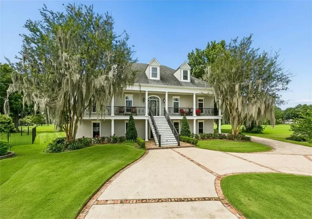 Homes for sale in Destrehan, LA | 26 Bocage Dr, Destrehan, LA 70047 | MLS# 2564757
