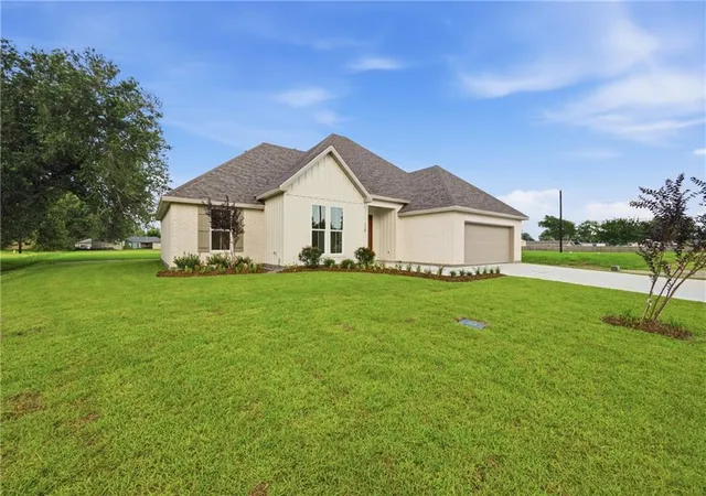 Homes for sale in Hahnville, LA | 110 Butternut St, Hahnville, LA 70057 | MLS# 2564960