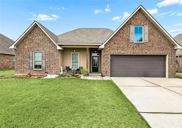 Homes for sale in Ponchatoula, LA | 42169 Broderick Ave, Ponchatoula, LA 70454 | MLS# 2564946