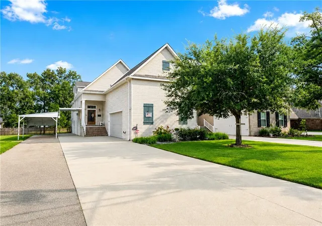 2nd image of 307 W Magnolia St, Ponchatoula, LA 70454 | MLS# 2564862