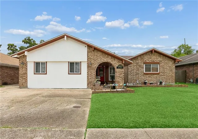 Homes for sale in Harvey, LA | 4036 Post Dr, Harvey, LA 70058 | MLS# 2565032