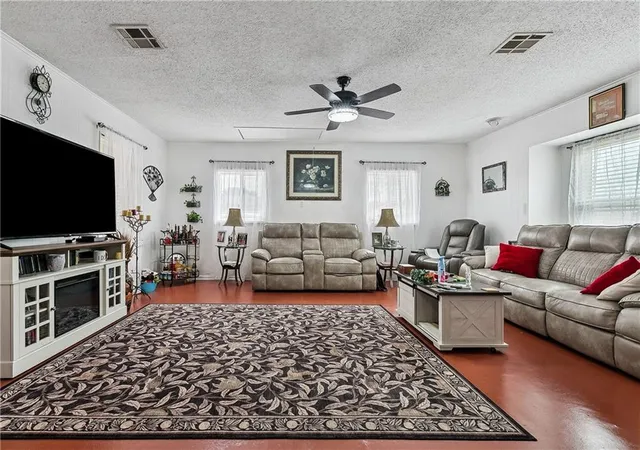 Homes for sale in Harvey, LA | 4036 Post Dr, Harvey, LA 70058 | MLS# 2565032