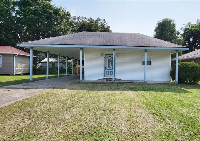 Homes for sale in St Rose, LA | 611 Saint Rose Ave, St Rose, LA 70087 | MLS# 2564225