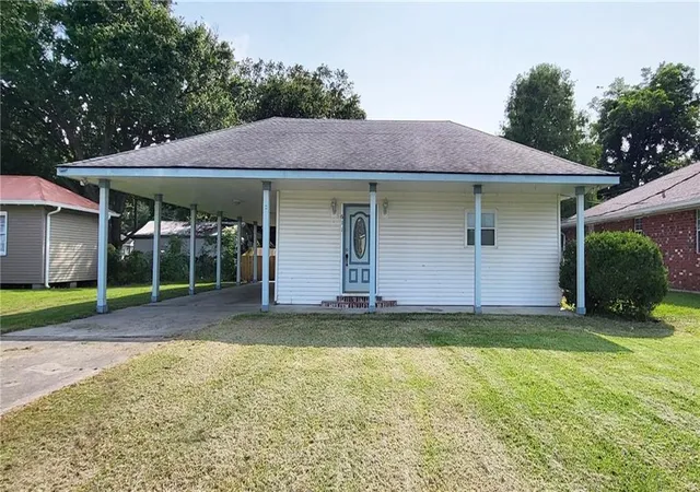 Photo 2 of Single family home for sale at 611 Saint Rose Ave, Saint Rose, LA 70087 | MLS# 2564225 | Listing updated on 2026-07-26