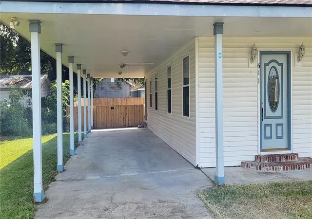 Photo 2 of Single family home for sale at 611 Saint Rose Ave, Saint Rose, LA 70087 | MLS# 2564225 | Listing updated on 2026-07-26