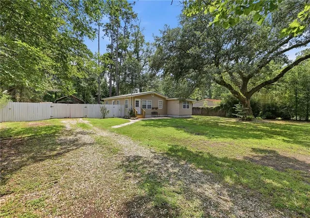 Photo 3 of Single family home for sale at 59 Alice St, Madisonville, LA 70447 | MLS# 2565065 | Listing updated on 2026-06-27