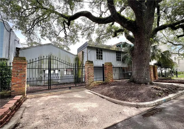 Photo 2 of Single family home for sale at 162 166 S Roadway St, New Orleans, LA 70124 | MLS# 2565064 | Listing updated on 2026-08-29