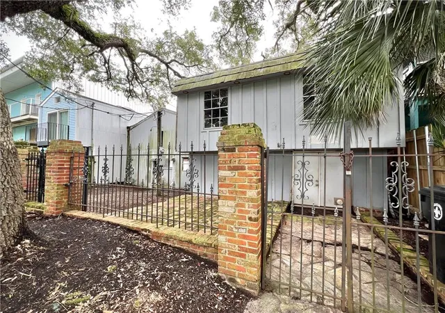 Photo 3 of Single family home for sale at 162 166 S Roadway St, New Orleans, LA 70124 | MLS# 2565064 | Listing updated on 2026-08-29