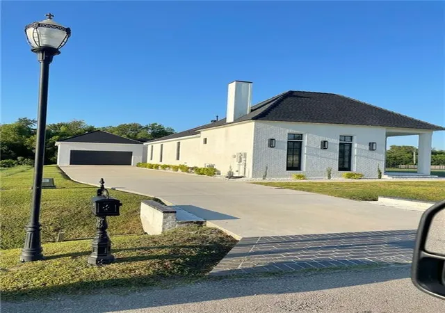 Homes for sale in Belle Chasse, LA | 106 Deerfield Dr, Belle Chasse, LA 70037 | MLS# 2565106