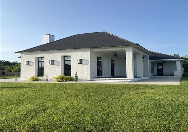 Homes for sale in Belle Chasse, LA | 106 Deerfield Dr, Belle Chasse, LA 70037 | MLS# 2565106