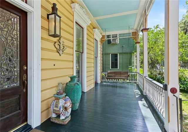 Photo 3 of Sale Pending at 1537 S Carrollton Ave, New Orleans, LA 70118 | MLS# 2565091 | Listing updated on 2026-08-26