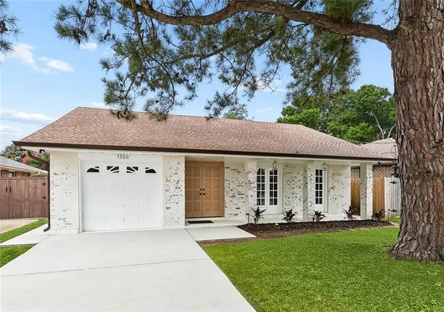Homes for sale in Metairie, LA | 1320 Velma St, Metairie, LA 70001 | MLS# 2565040
