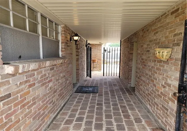 Homes for sale in Metairie, LA | 3701 N Labarre Rd, Metairie, LA 70002 | MLS# 2564929