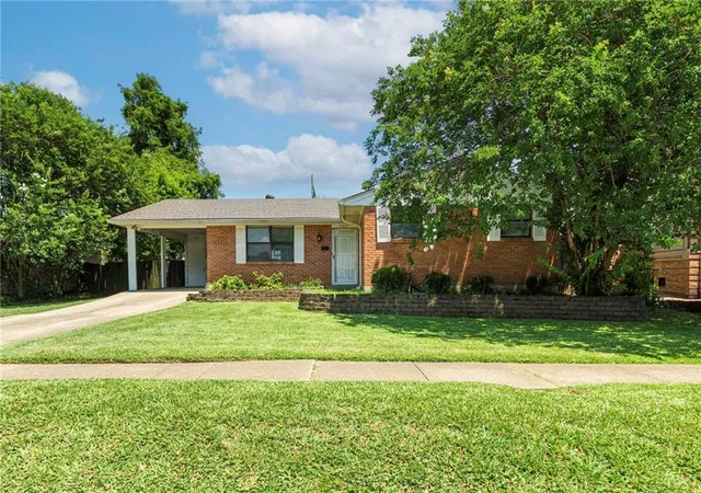 Homes for sale in Metairie, LA | 5805 Morton St, Metairie, LA 70003 | MLS# 2559358