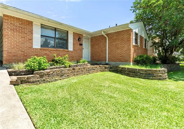 Homes for sale in Metairie, LA | 5805 Morton St, Metairie, LA 70003 | MLS# 2559358