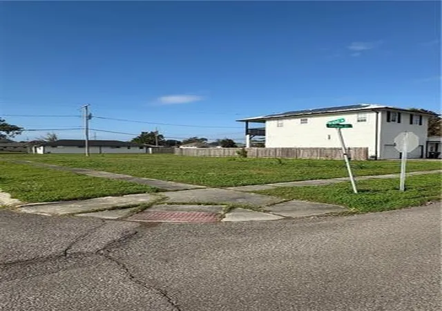 Homes for sale in Arabi, LA | 700 Cougar Dr, Arabi, LA 70032 | MLS# 2565211