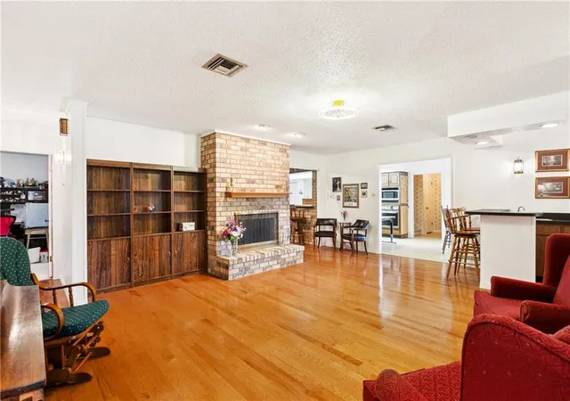 Photo 3 of Sale Pending at 33 Monte Carlo Dr, Kenner, LA 70065 | MLS# 2565222 | Listing updated on 2026-08-28