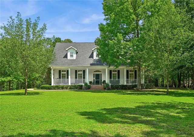 Homes for sale in Covington, LA | 52 Bleu Lake Dr, Covington, LA 70435 | MLS# 2564920