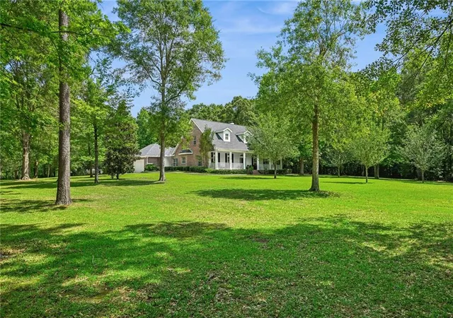 Homes for sale in Covington, LA | 52 Bleu Lake Dr, Covington, LA 70435 | MLS# 2564920
