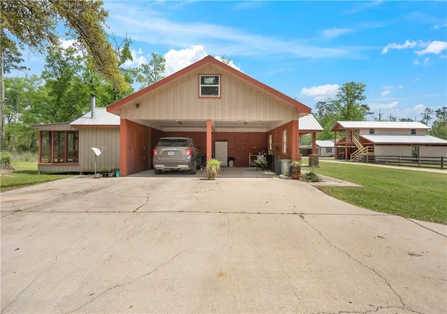 Photo 3 of Single family home for sale at 19243 Sisters Rd, Ponchatoula, LA 70454 | MLS# 2564811 | Listing updated on 2026-07-28