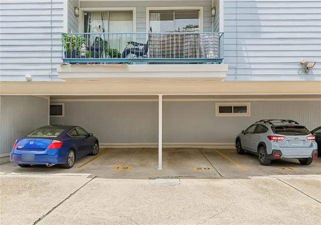 2nd image of 318 Lake Marina Dr, New Orleans, LA 70124