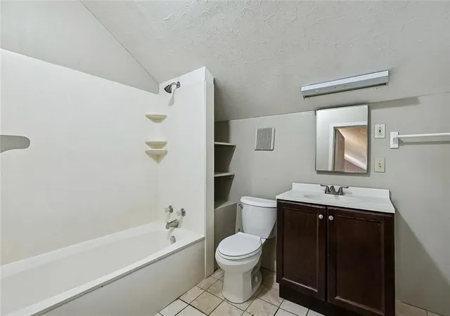 Listing Photo 2 - Condo for sale in building located at 5105/1700 Dryades/soniat St, New Orleans, LA 70115 - Unit #