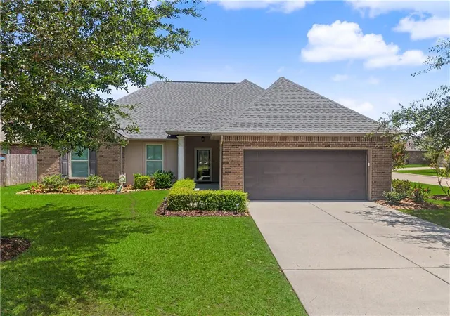 Photo 1 of Single family home for sale at 800 Regent Parc Blvd, Slidell, LA 70458 | MLS# 2564913 | Listing updated on 2026-07-17
