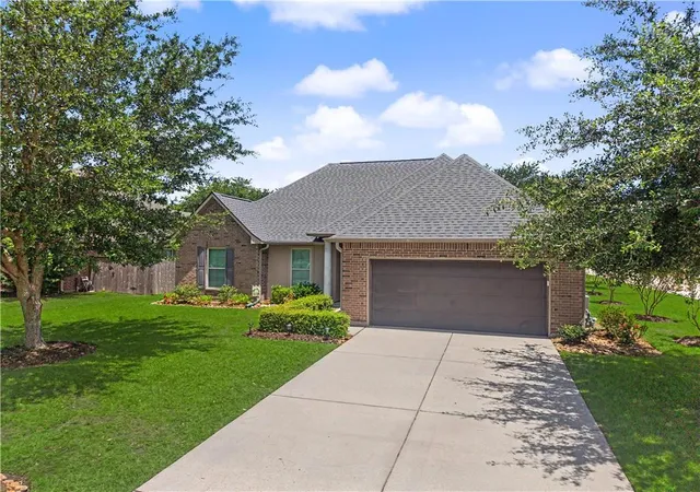 Photo 2 of Single family home for sale at 800 Regent Parc Blvd, Slidell, LA 70458 | MLS# 2564913 | Listing updated on 2026-07-17