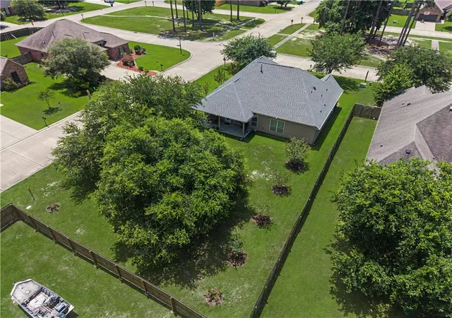 Photo 2 of Single family home for sale at 800 Regent Parc Blvd, Slidell, LA 70458 | MLS# 2564913 | Listing updated on 2026-07-17