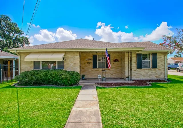 Homes for sale in Metairie, LA | 1101 N Sibley St, Metairie, LA 70003 | MLS# 2565237