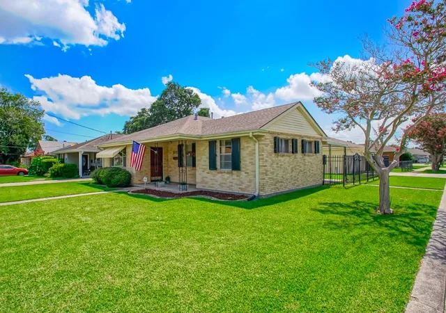 Homes for sale in Metairie, LA | 1101 N Sibley St, Metairie, LA 70003 | MLS# 2565237
