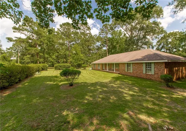 Homes for sale in Bogalusa, LA | 281 Oak Rd, Bogalusa, LA 70427 | MLS# 2565255