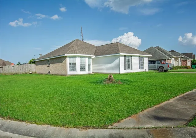 Photo 2 of Single family home for sale at 101 Tammy Dr, La Place, LA 70068 | MLS# 2565269 | Listing updated on 2026-08-29