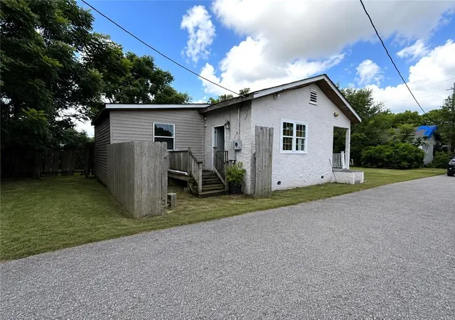 2nd image of 7 Alice Ct, New Orleans, LA 70117 | MLS# 2565481