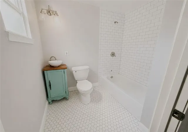 4th image of 7 Alice Ct, New Orleans, LA 70117 | MLS# 2565481