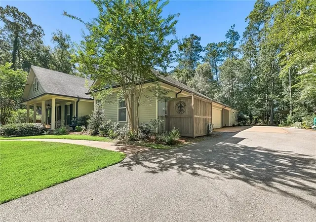 Homes for sale in Covington, LA | 50 Begonia Dr, Covington, LA 70433 | MLS# 2565297