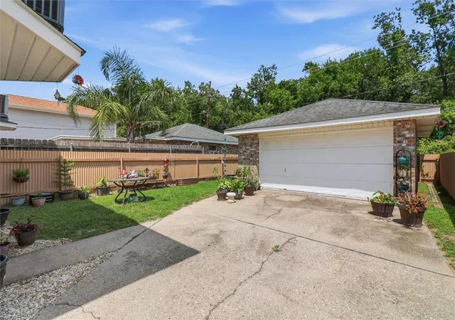 Homes for sale in Luling, LA | 131 Lakewood Dr #B, Luling, LA 70070 | MLS# 2565494