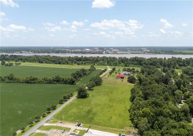 Homes for sale in Port Allen, LA | 1255 Beaulieu Ln, Port Allen, LA 70767 | MLS# 2564195