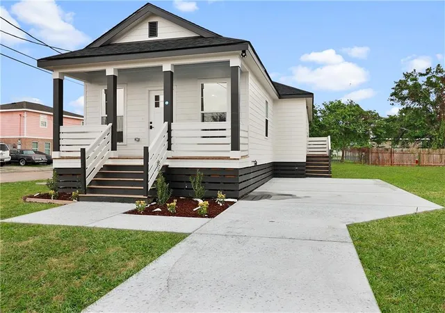 Homes for sale in Gretna, LA | 2301 Weyer St, Gretna, LA 70053 | MLS# 2565483