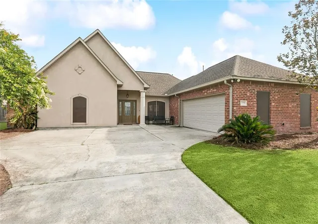 Homes for sale in Denham Springs, LA | 13795 Shady Hollow Dr, Denham Springs, LA 70726 | MLS# 2561739