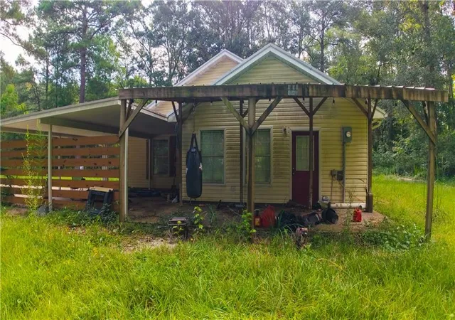 Homes for sale in Tickfaw, LA | 16342 Johns Dr, Tickfaw, LA 70466 | MLS# 2565670