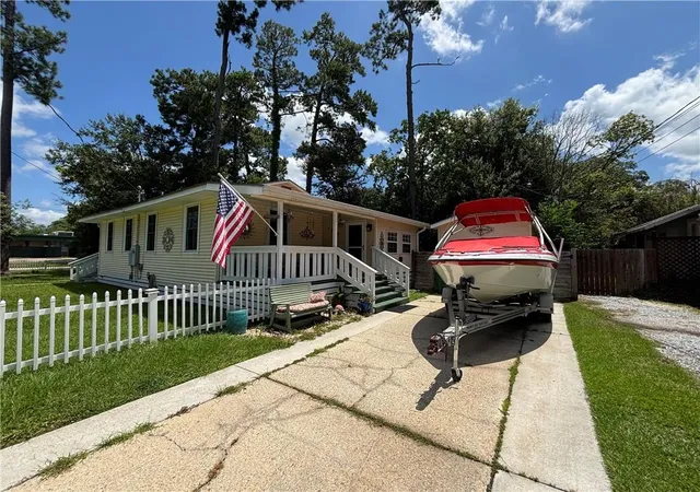 Homes for sale in Slidell, LA | 1708 4th St, Slidell, LA 70458 | MLS# 2565289