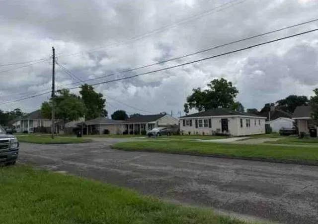 Homes for sale in Harahan, LA | 420 Roseland Pkwy, Harahan, LA 70123 | MLS# 2565742