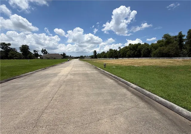 2nd image of 139 Forest Oaks Dr, New Orleans, LA 70131 | MLS# 2565761