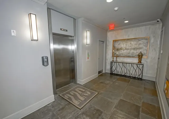 4th image of 220 Decatur St, New Orleans, LA 70130