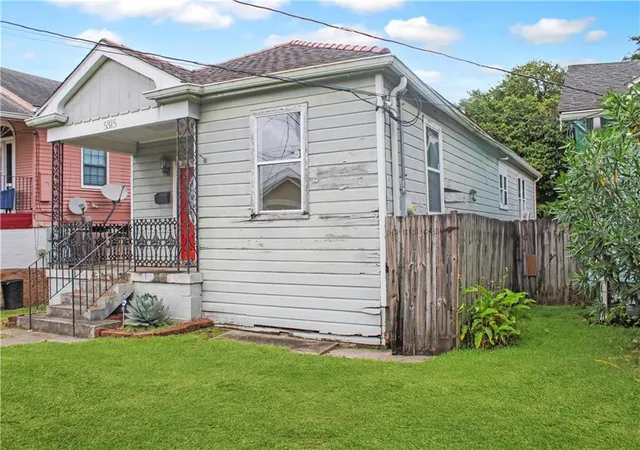 Homes for sale in New Orleans, LA | 5315 Lafaye St, New Orleans, LA 70122 | MLS# 2565597