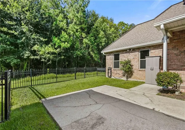 Homes for sale in Covington, LA | 262 Lourdes Ln, Covington, LA 70435 | MLS# 2565814